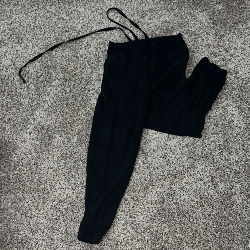 American Eagle black cargo joggers with tie around waist band